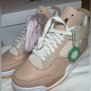 Jordan 4 Retro Shimmer (W) in size 9